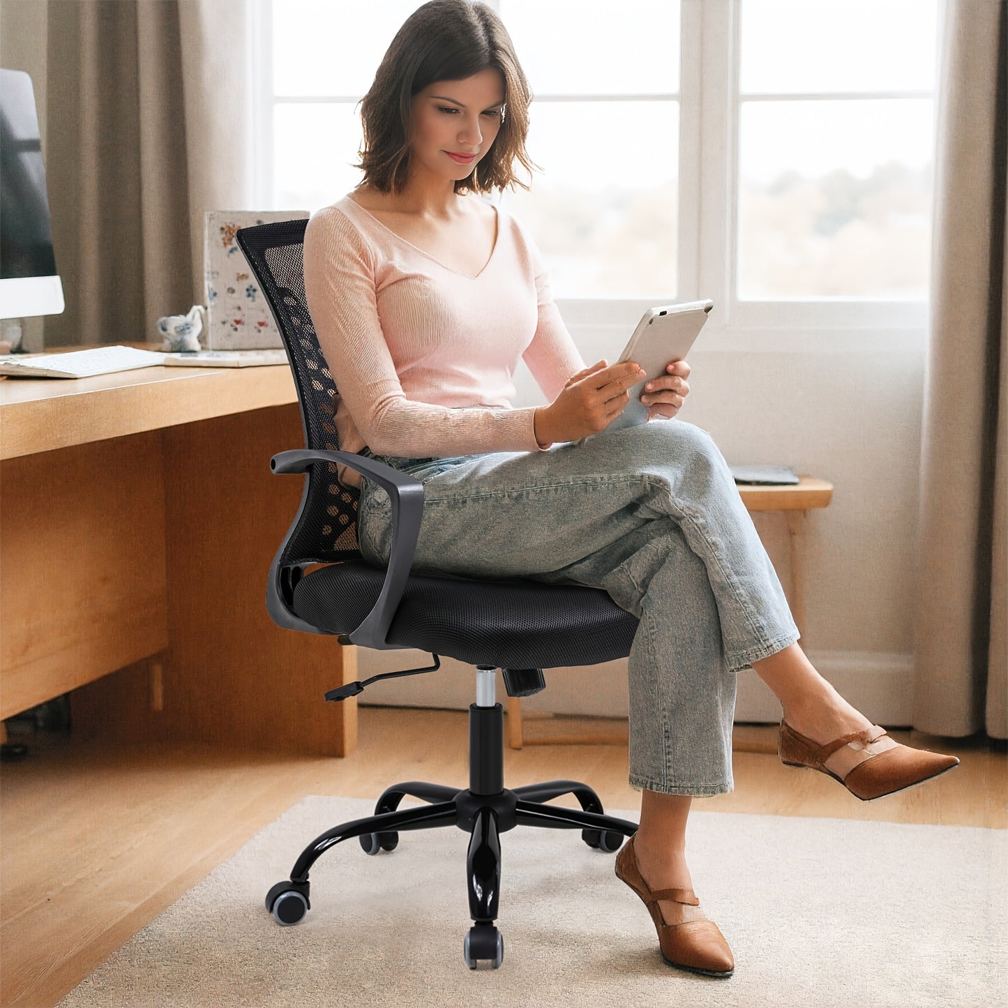 Ergonomic Mesh Chair With Adjustable Armrest & Swivel Rolling Function